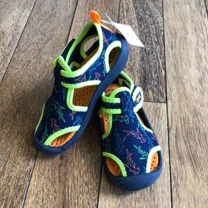 Osh Kosh toddler boy water sandals Sz 8 washable NWT